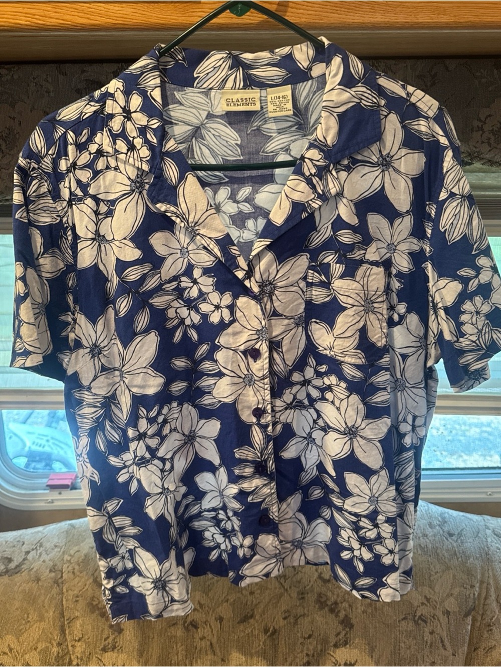 Classic Elements Blue & White Floral Button-Down Shirt